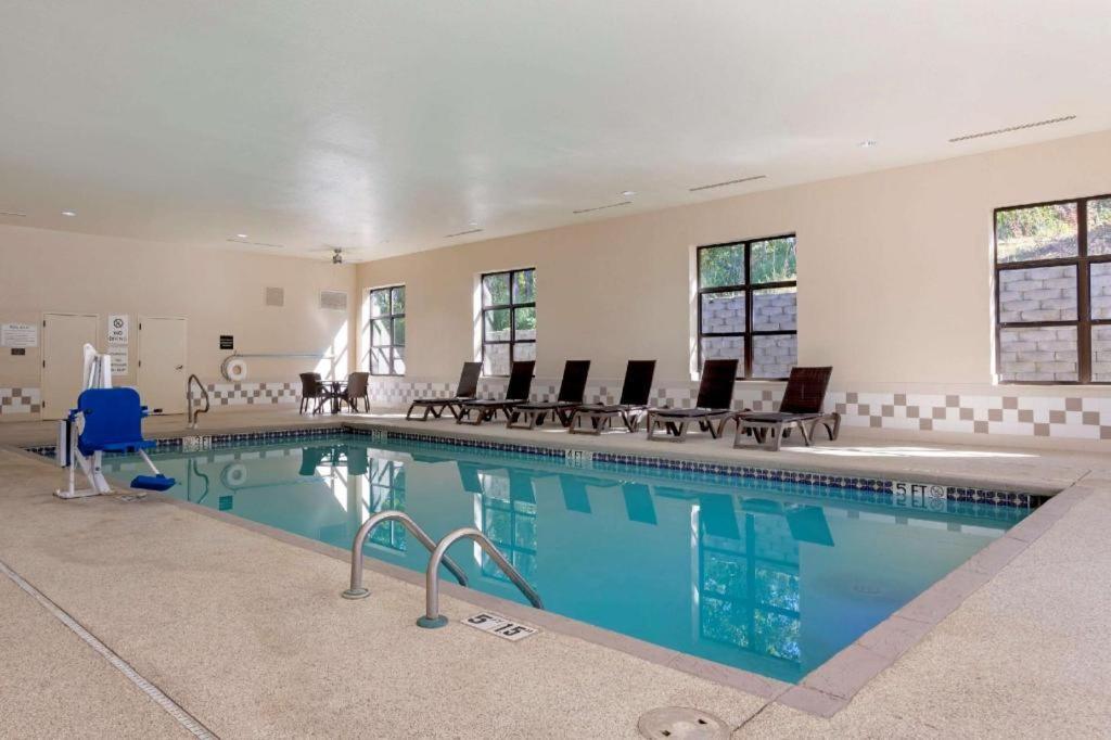 Comfort Inn & Suites Hot Springs Central Экстерьер фото