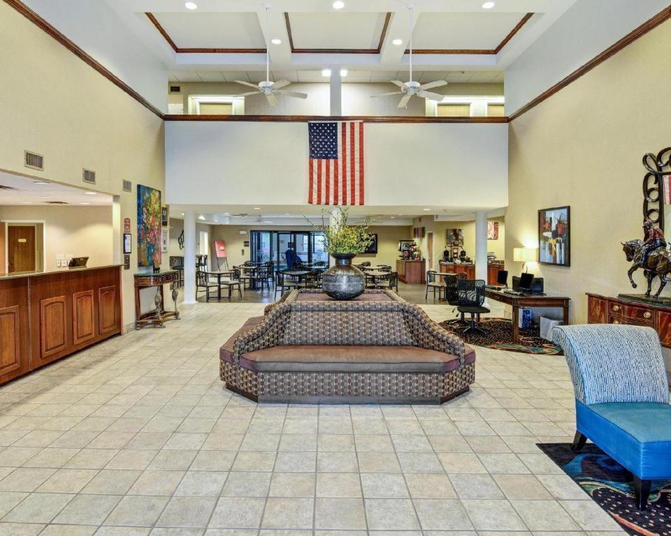 Comfort Inn & Suites Hot Springs Central Экстерьер фото